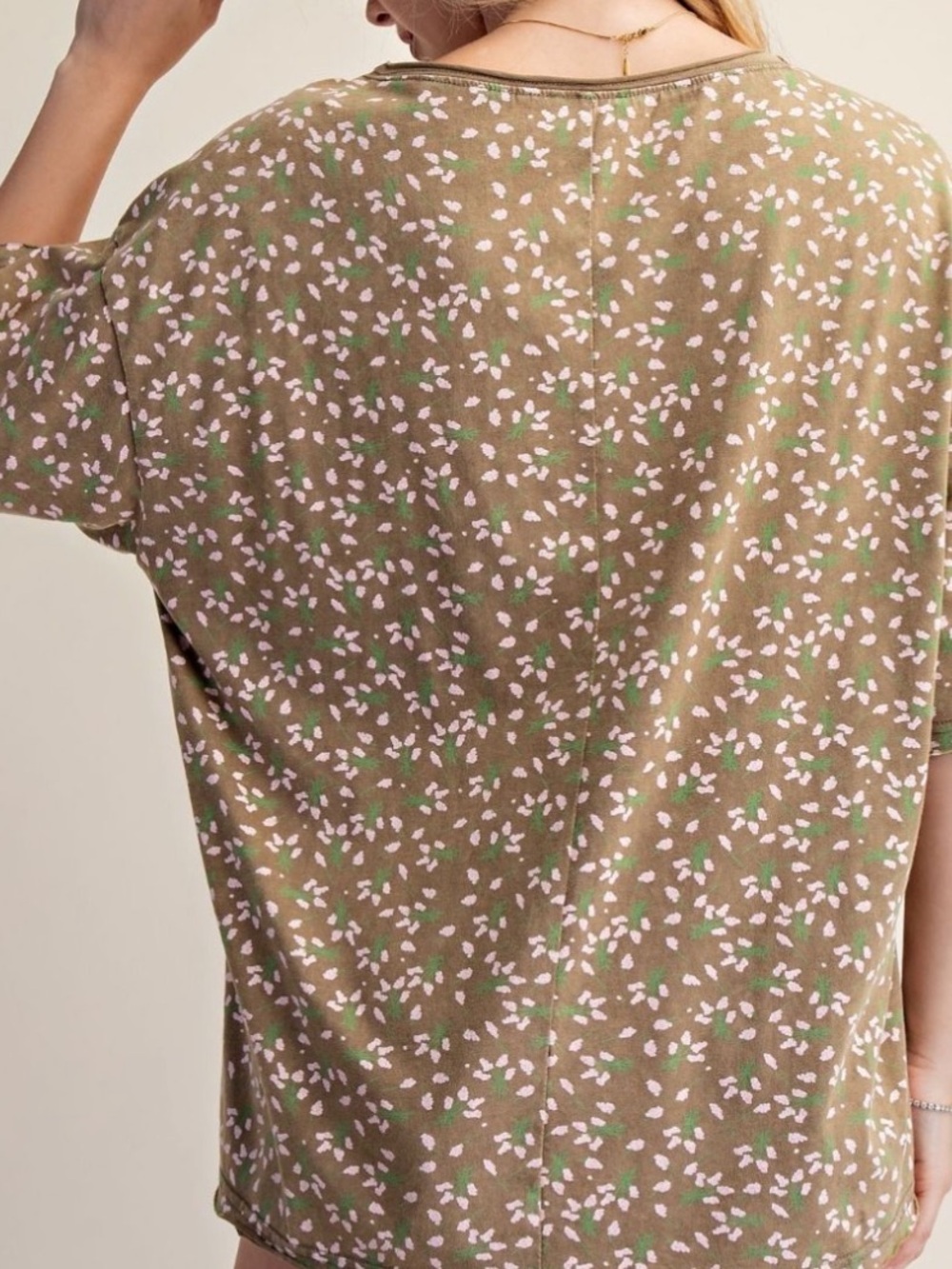 404 1-G 🇺🇸 EASEL FLORAL PRINT LOVE GRAPHIC MINERAL
WASHED KNIT TOP - Picture 2 of 3